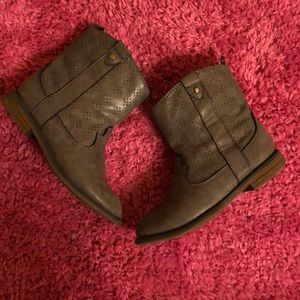 Old navy faux leather boots